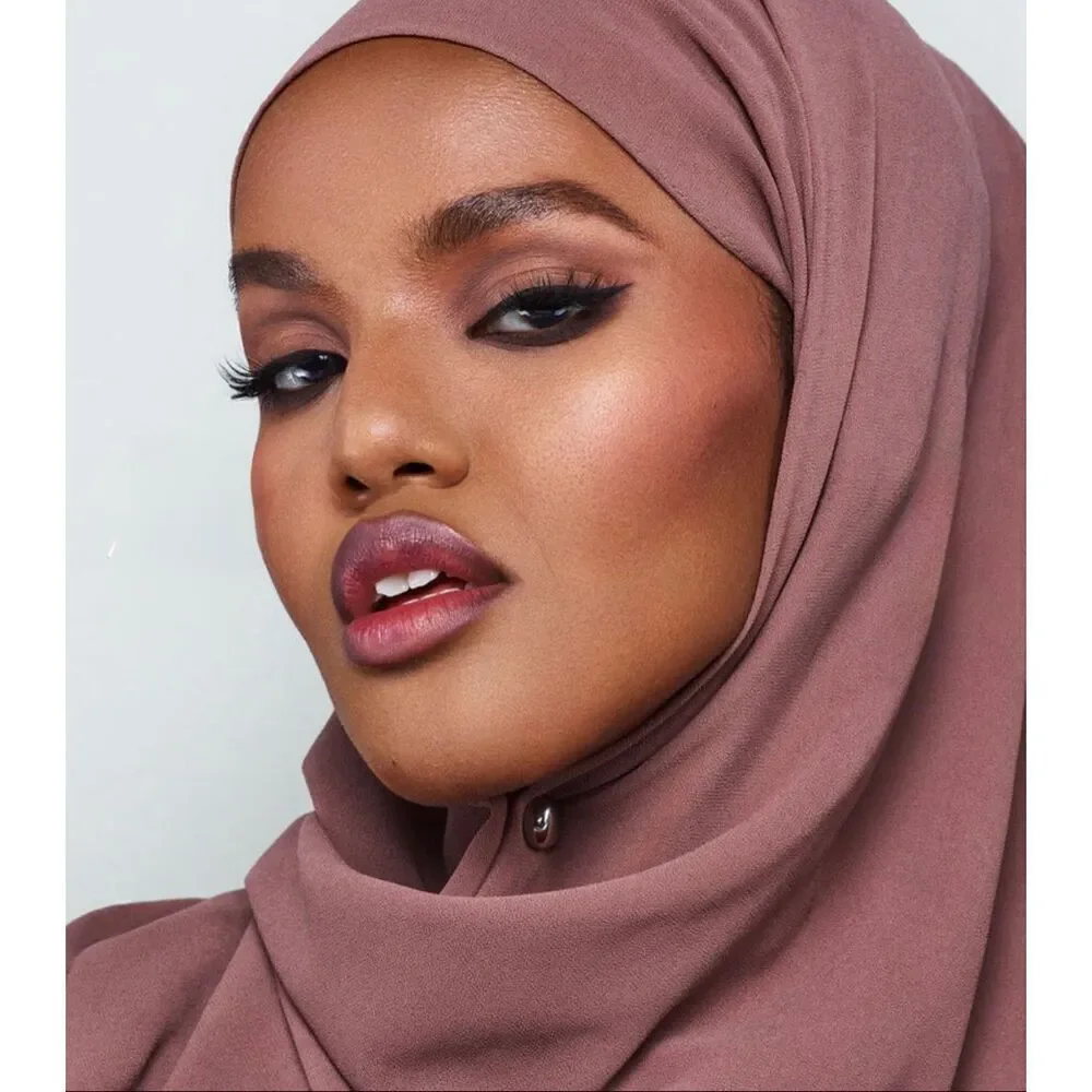 r.e.m. Beauty - NWTIB Midnight Shadows Eyeshadow Palette in 